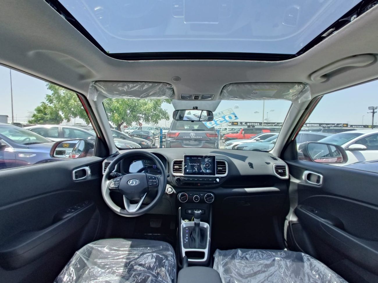 Hyundai Venue PREMIER PLUS TURBO DUAL TONE / 1.0L V4 / SUNROOF/ FULL OPTION (CODE # VEN10AF)