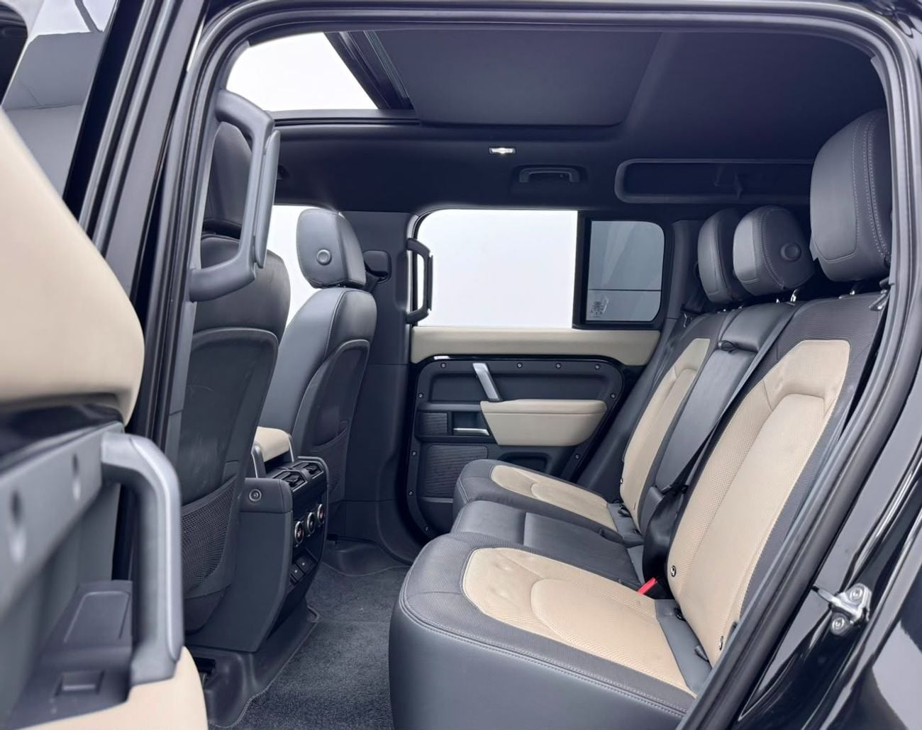Land Rover Defender 110 X-DYNAMIC SE P400 2023 Land Rover Defender P400 110 SE X-Dynamic, 2028 Range Rover Warranty and Serv