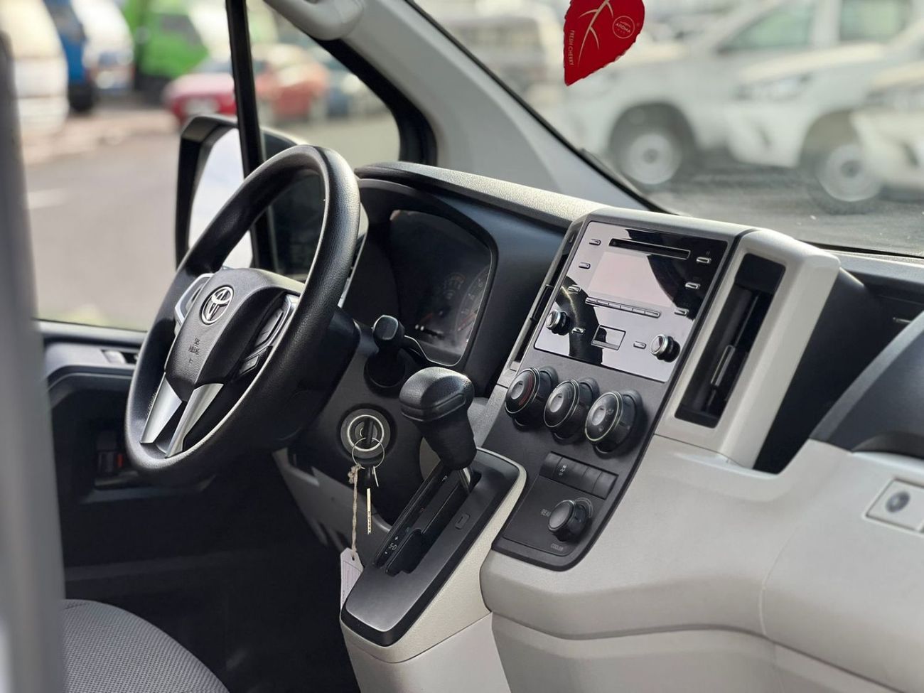 تويوتا هاياس 2023 Toyota Hiace GL 3.5L V6 - GCC - Passenger Full Automatic - Patrol - 13 Seater - No Accident - 8