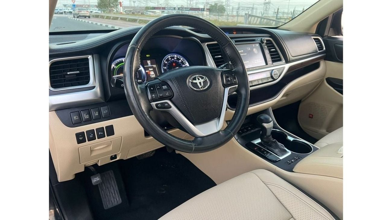 Toyota Highlander 2016 Toyota Highlander, Hybrid - 4X4 - Panoramic / Push Start - Heat and Cooling Seats- Limited Full