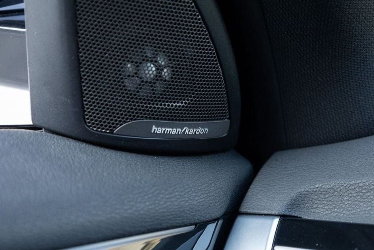 بي أم دبليو X1 xDrive 25i M Sport 2.0L BMW X1 xDrive25i M-Sport 2018 GCC under Agency Warranty with Flexible Down-P