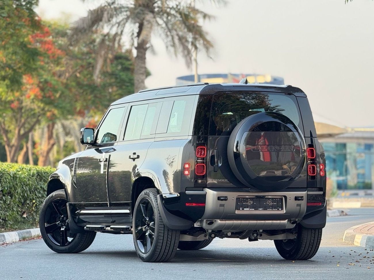 Land Rover Defender P400 110 X-Dynamic HSE 3.0L (5 Seater)