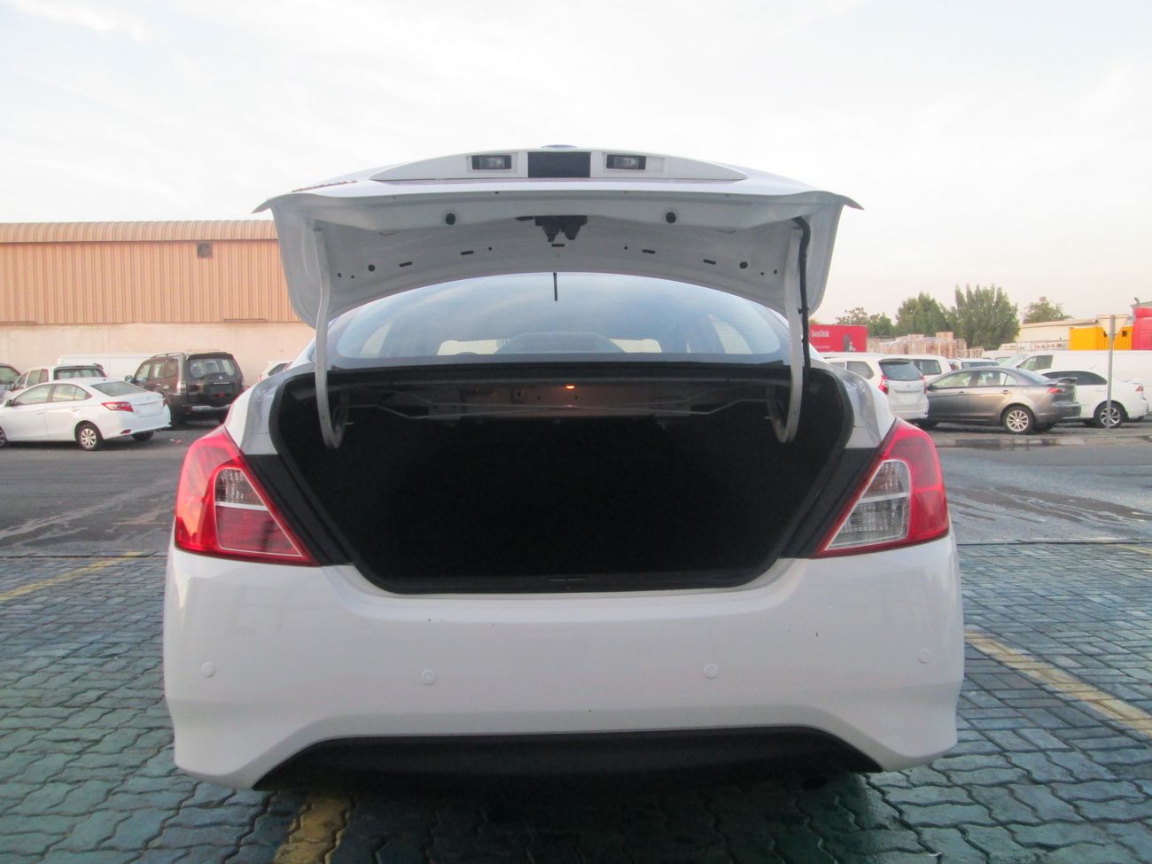 نيسان صني 1.5L New Condition Excellent Drive GCC