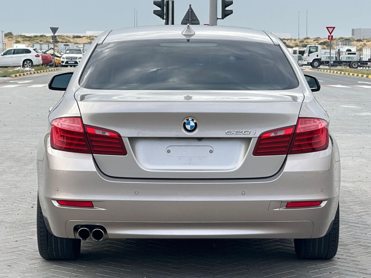 بي أم دبليو 520i