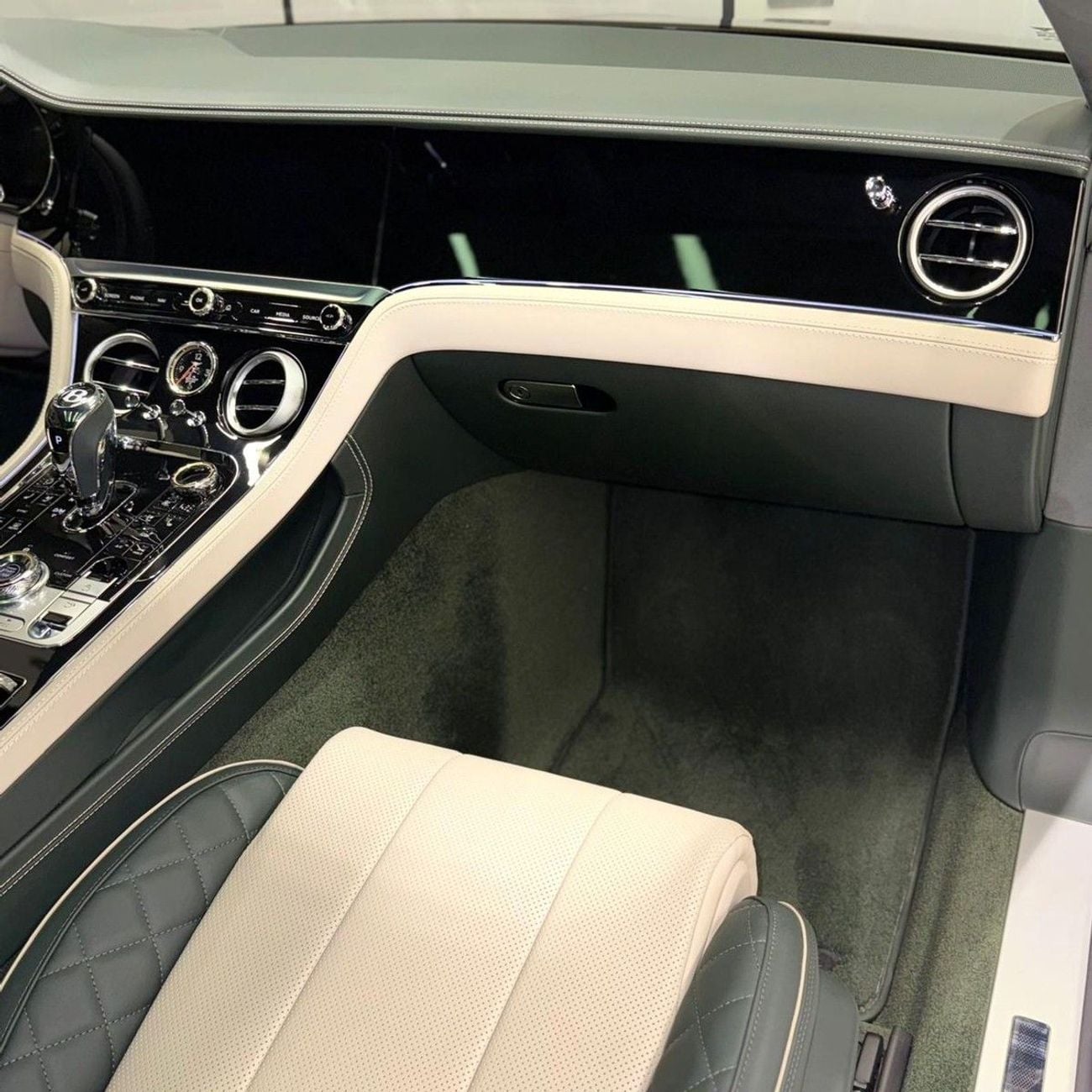 Bentley Continental GT W12 Bentley Continental GT 2021 GCC specs