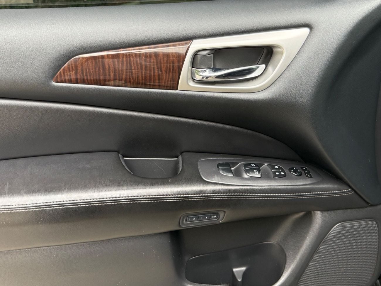 Nissan Pathfinder Platinum 3.5L