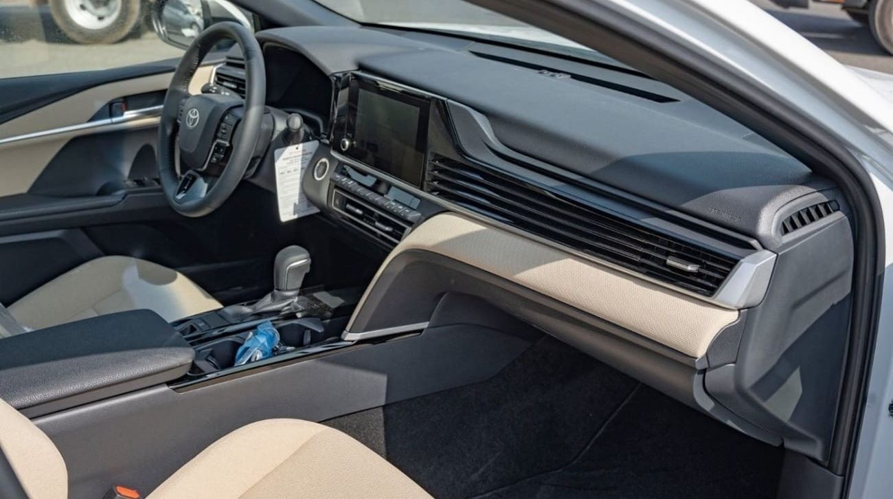 تويوتا كامري 2025 Toyota Camry LE facelift 2.5L Petrol AT with Sunroof - GCC (Export price)