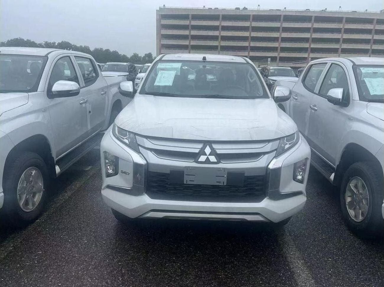 Mitsubishi L200 GL MITSUBISHI L200 BASIC DIESEL AUTO- S72 2.2L 2022