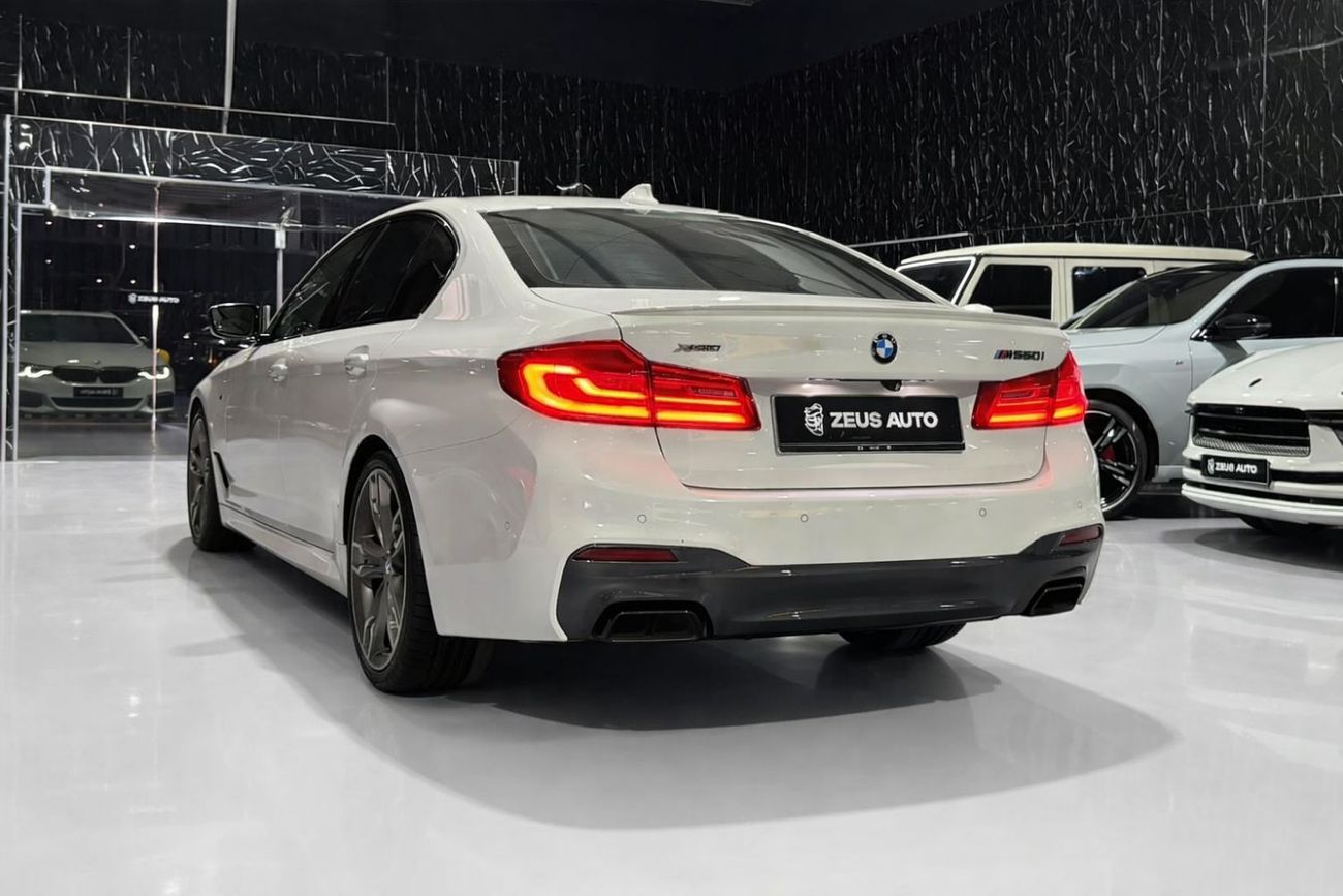 بي أم دبليو M550i Std 4.4L