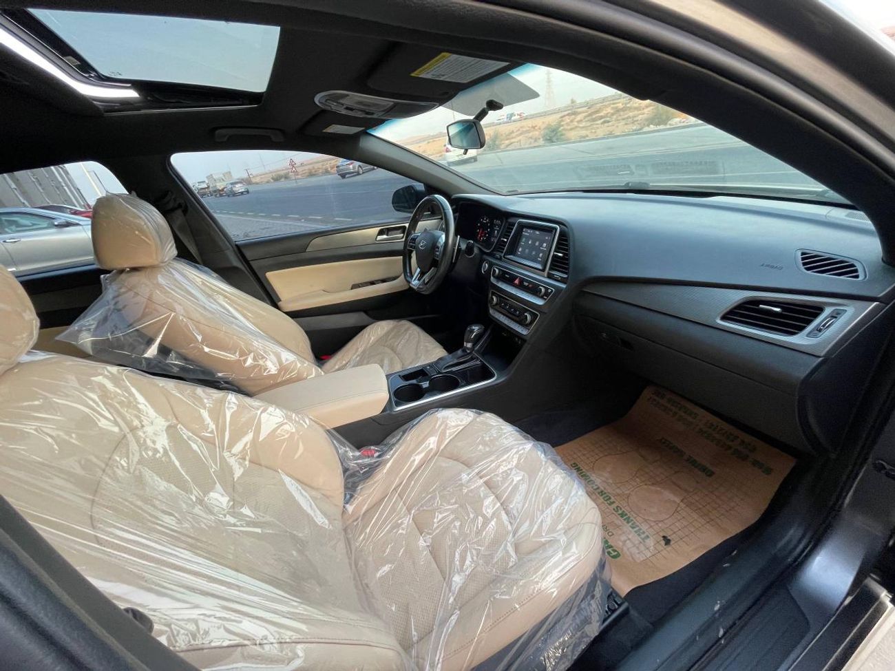 هيونداي سوناتا رياضي / محرك 2.4 لتر V4 / كامل المواصفات / فتحة سقف / زجاج أمامي / دخول وتشغيل بدون مفتاح / نظيف للغ