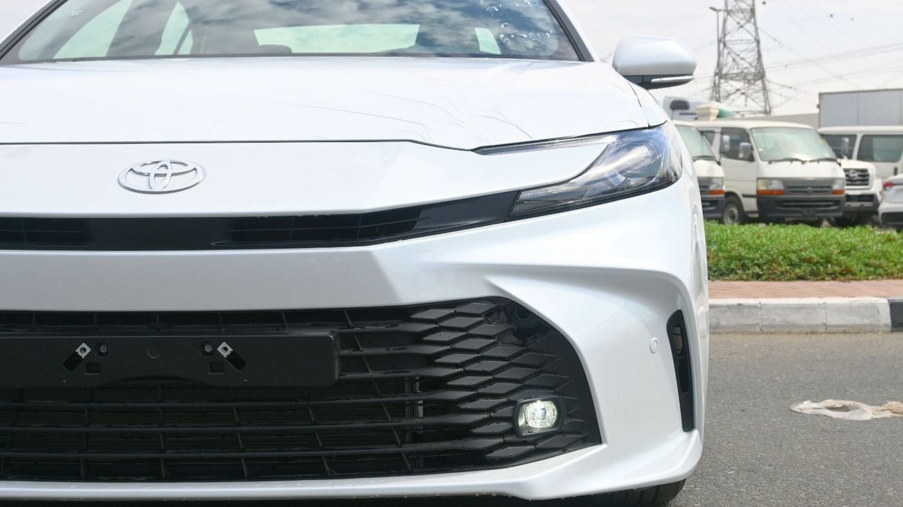 Toyota Camry E 2.5L Toyota Camry E-Plus 2.5L Hybrid, Model 2025, Color White