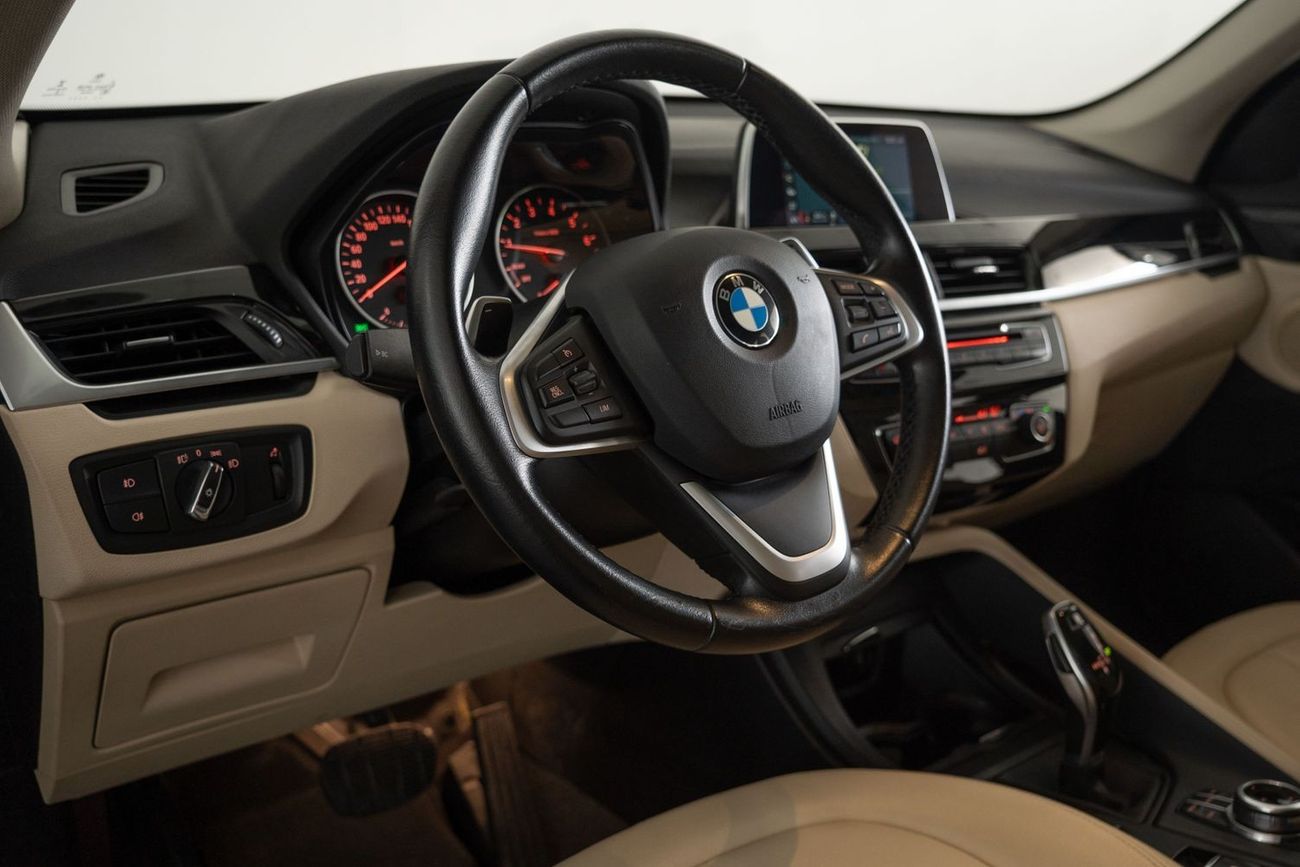 بي أم دبليو X1 sDrive 20i اكسكلوسيف