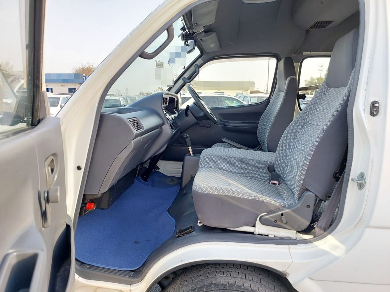 Toyota Hiace TOYOTA HIACE COMMUTER VAN RHD 2001 MODEL 3.0 L DIESEL AUTOMATIC(PM01315)