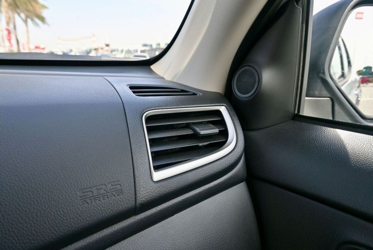 ميتسوبيشي L200 ميتسوبيشي L200 موديل 2023 ديزل 2.4 لتر ناقل حركة أوتوماتيكي أبيض من الخارج رمادي من الداخل