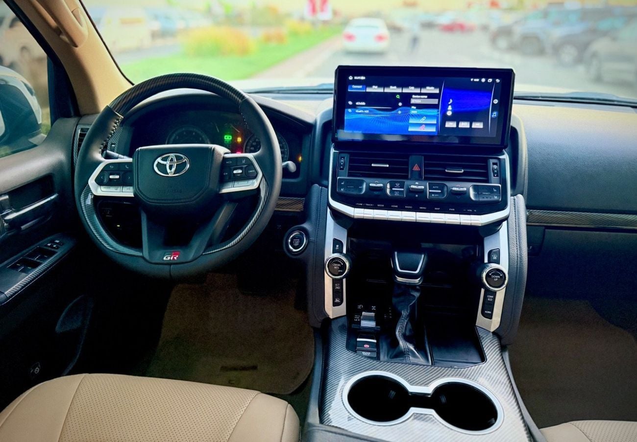 تويوتا لاند كروزر GXR 2015 FACELIFTED 2025 WITH INTERIOR AND EXTERIOR FULL OPTION V6 GCC SPECIFICATION