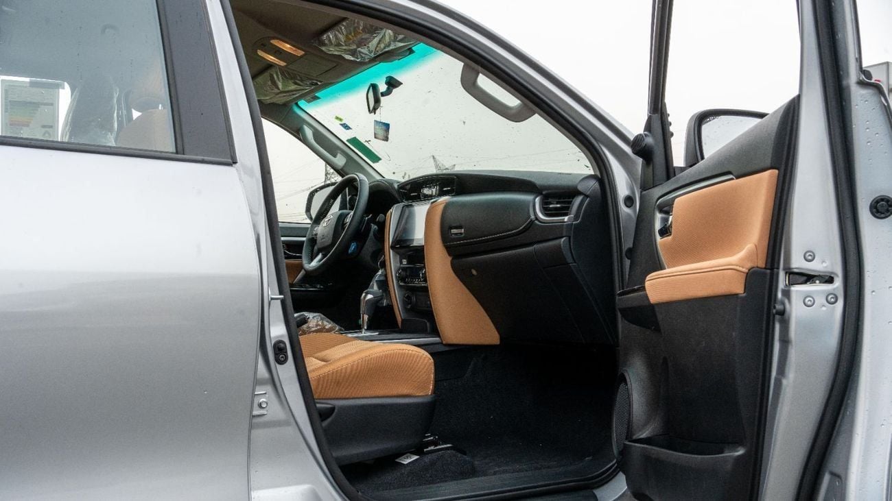 تويوتا فورتونر 2026 Toyota Fortuner VX 4.0L AT petrol (Silver-Tan)
