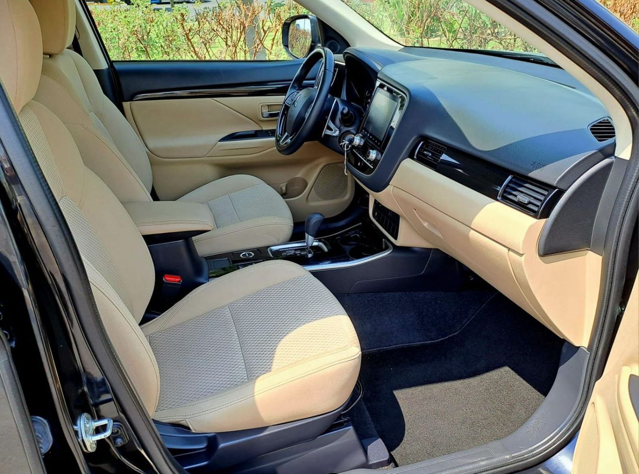 Mitsubishi Outlander GLX High 2.4L 899-Monthly l GCC l Cruise, Camera, 4X4 l Accident Free