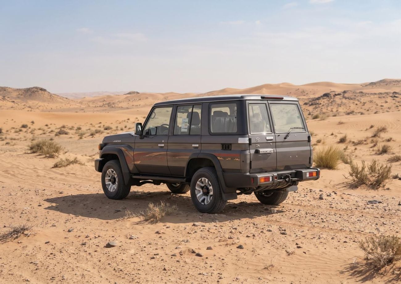 تويوتا لاند كروزر 70 LC76 LX 2.8 ناقل حركة أوتوماتيكي، دفع رباعي، قفل تفاضلي، صندوق تبريد، ونش، مصابيح LED، كاميرا خلفية