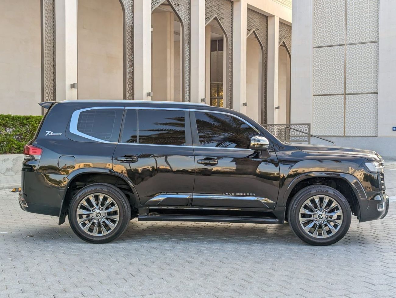 Toyota Land Cruiser GXR 4.0L (271 HP) 4WD FACELIFT TO LC300 INTERIOR AND EXTERIOR