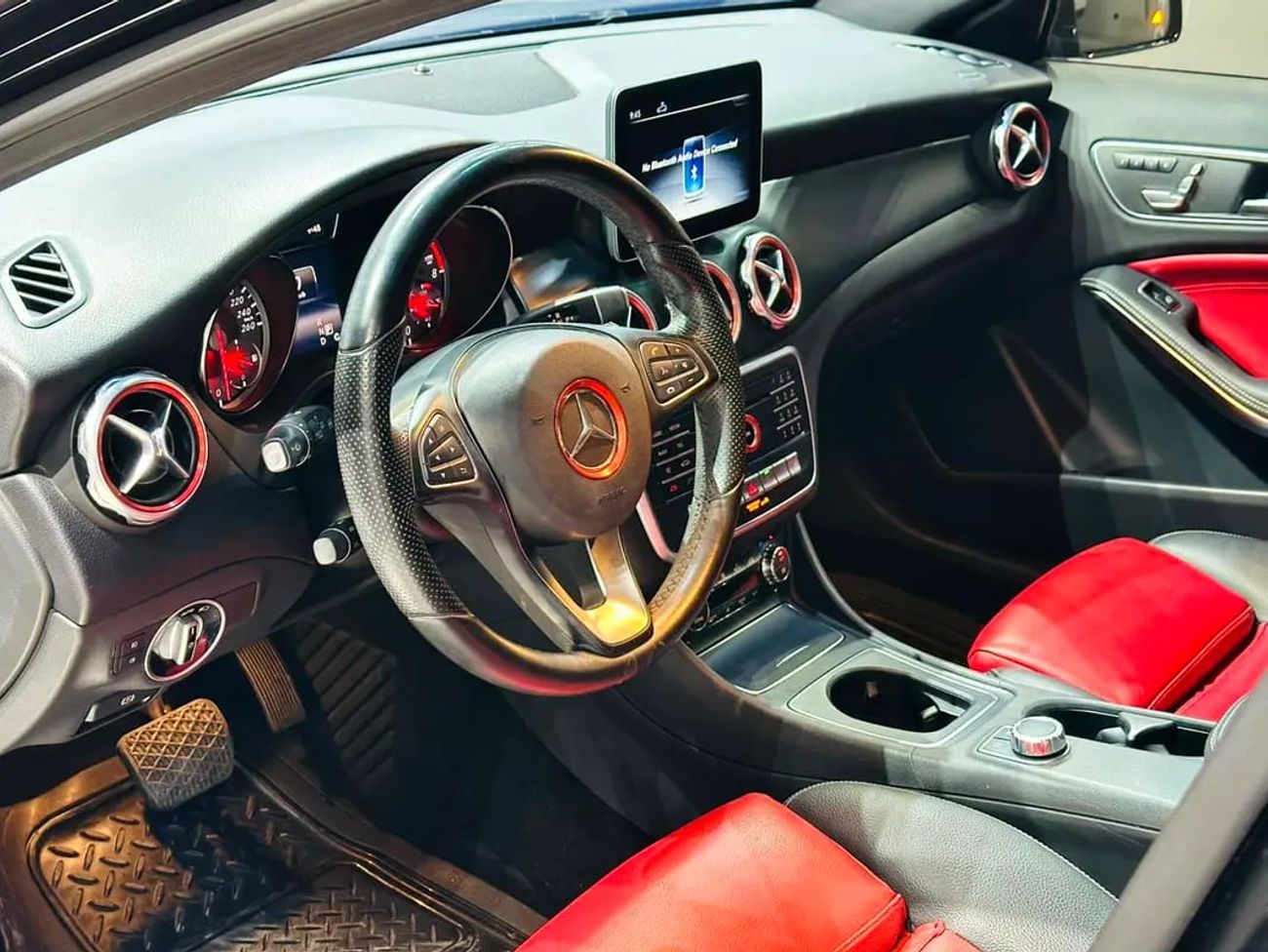 مرسيدس بنز GLA 250 Std 2.0L (208 HP)