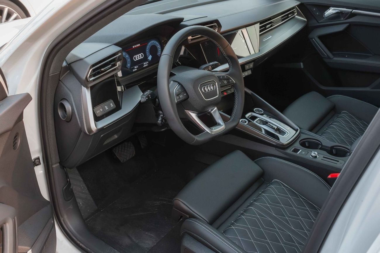 Audi A3 35 TFSI S-LINE Audi A3 1.5T 35 TFSI S-Tronic Sedan 2025 (White)