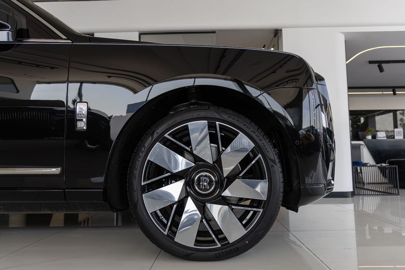 Rolls-Royce Cullinan ROLLS-ROYCE CULLINAN | SILVER BADGE | FULL OPTIONS | BESPOKE SOUND SYSTEM | EUROPEAN SPECS | 2026