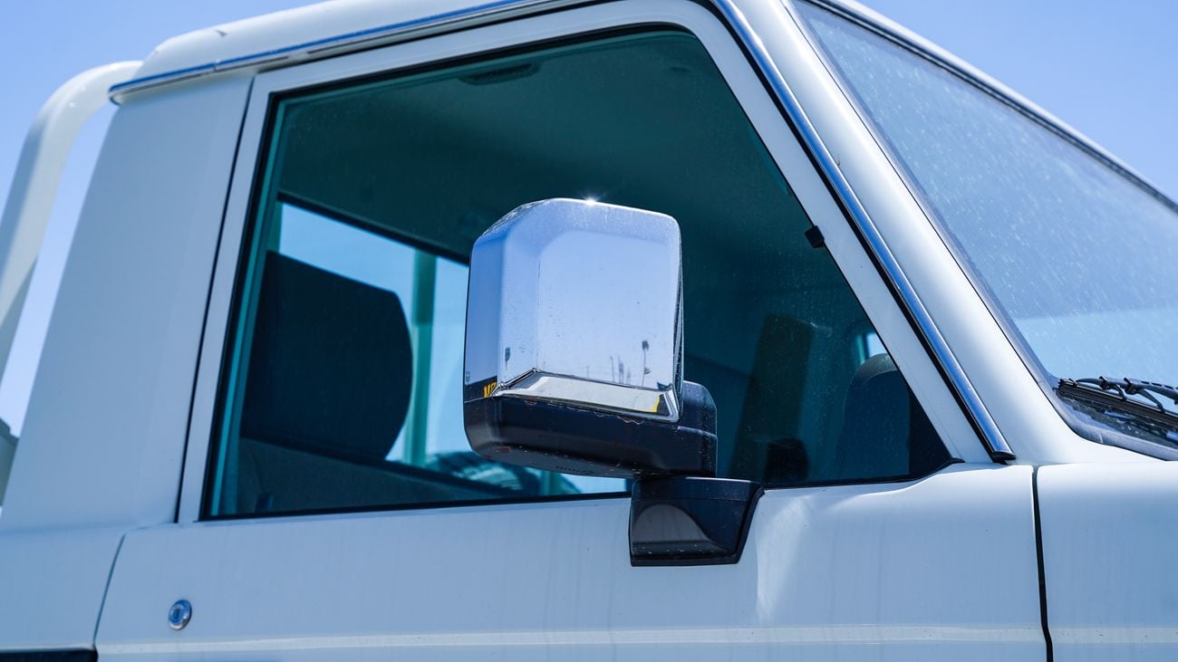 تويوتا لاند كروزر بيك آب