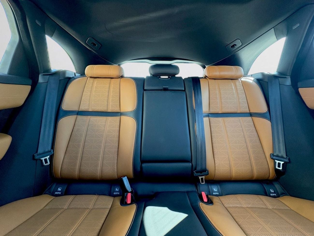 Land Rover Range Rover Velar P250 R-Dynamic SE 2.0L LUXURY R-DYNAMIC SE | RANGE ROVER VELAR P250 | PANORAMIC ROOF | 2.0L TURBO | 2019 GCC