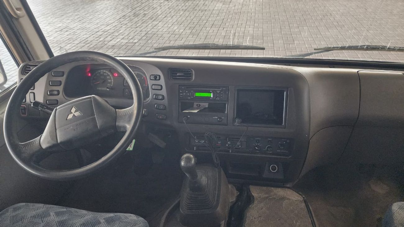 ميتسوبيشي روزا BUS/ DIESEL ENGINE/ M/T / GCC REGISTERED / 28 SEATS / LOT # 20638