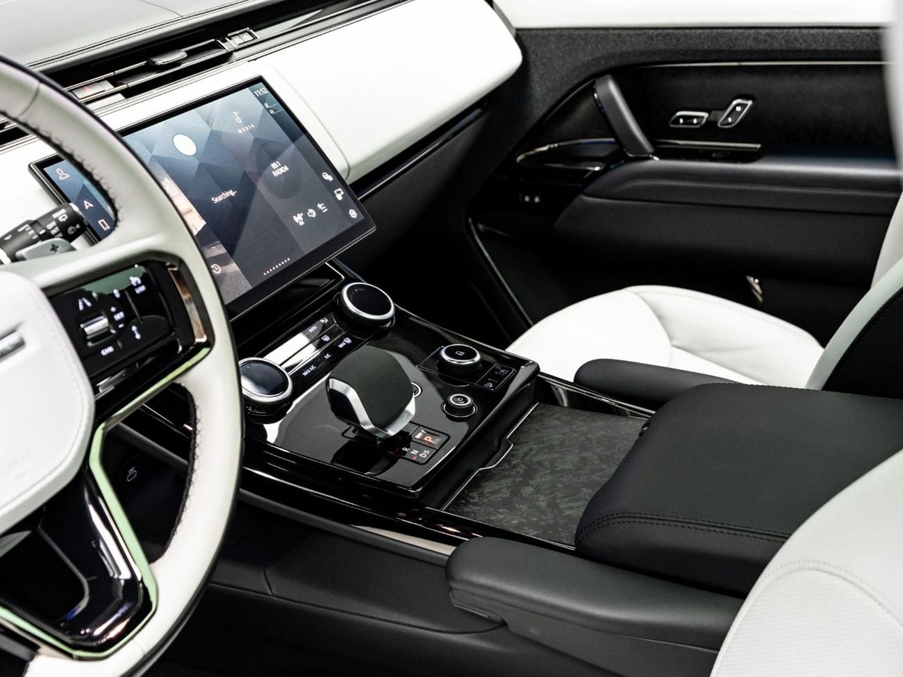 Land Rover Range Rover Sport S P530 4.4L SUMMER STARTS NOW | EXCLUSIVE DEAL BY BLACKLINE, 1 Year Blackline Warranty, Low KMs, GCC