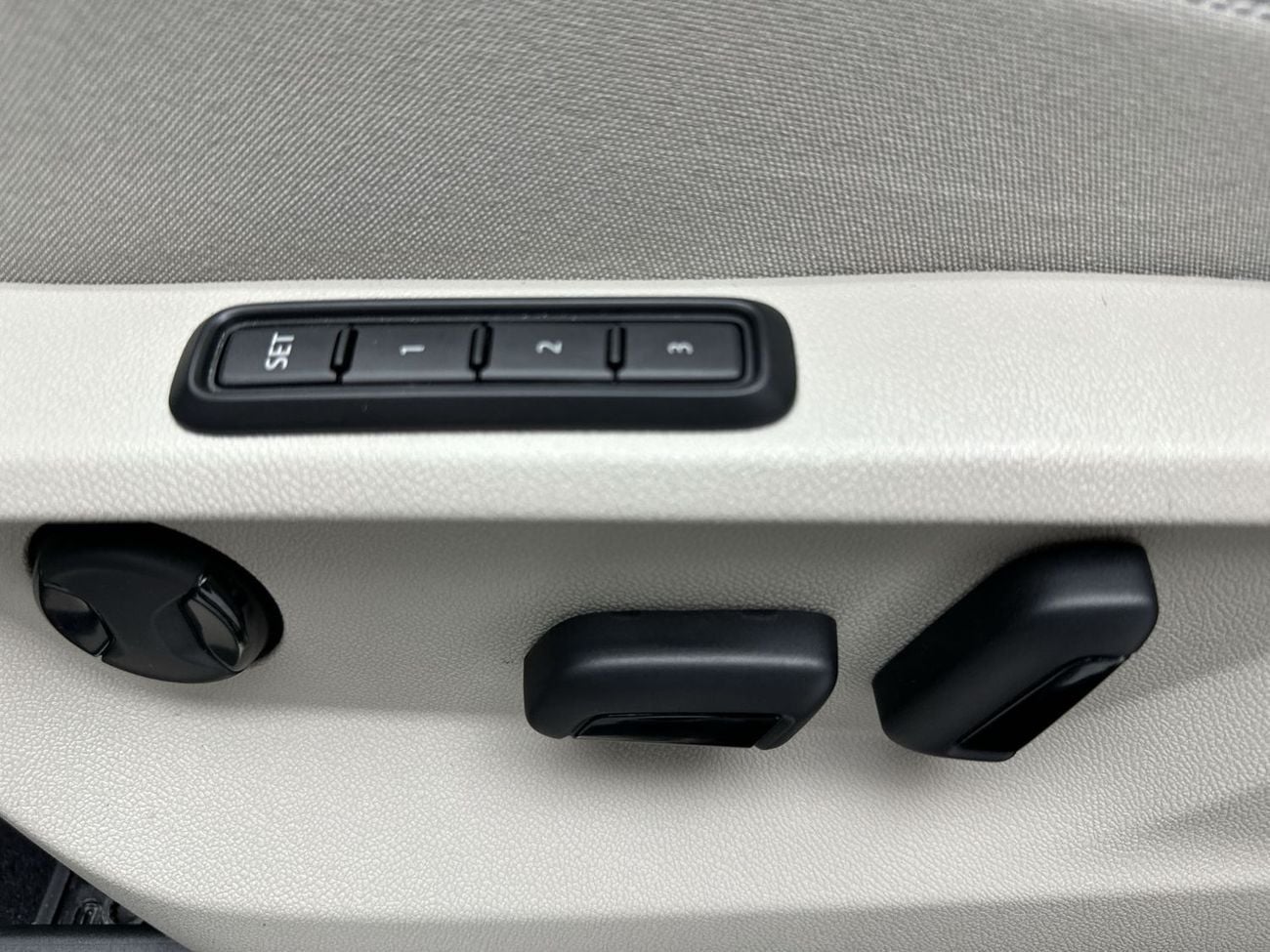 Volkswagen Teramont R-Line 3.6L (Ref#38546) - 33,100 AED SAVINGS from New Car