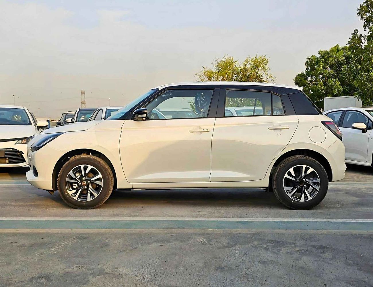 سوزوكي سويفت GLX DUAL TONE / 1.2L PETROL A/T/ PUSH START, REAR PARKING SENSOR , REAR CAMERA (CODE # SGLX)