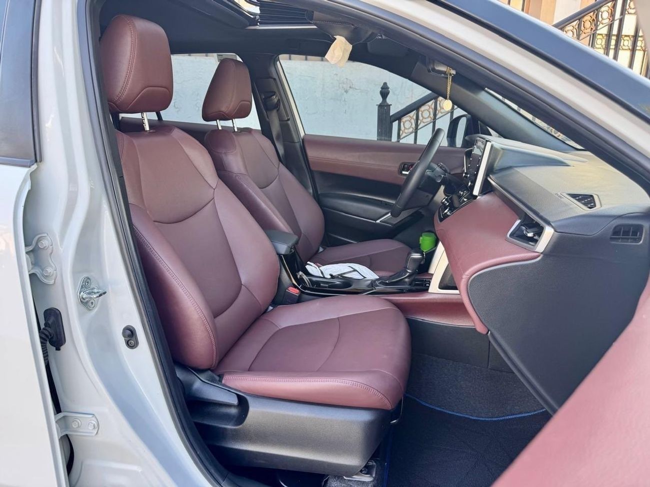 تويوتا كورولا كروس Top OF Range Corolla Cross 1.8L 2023 GCC (Hybrid) FULL OPTION