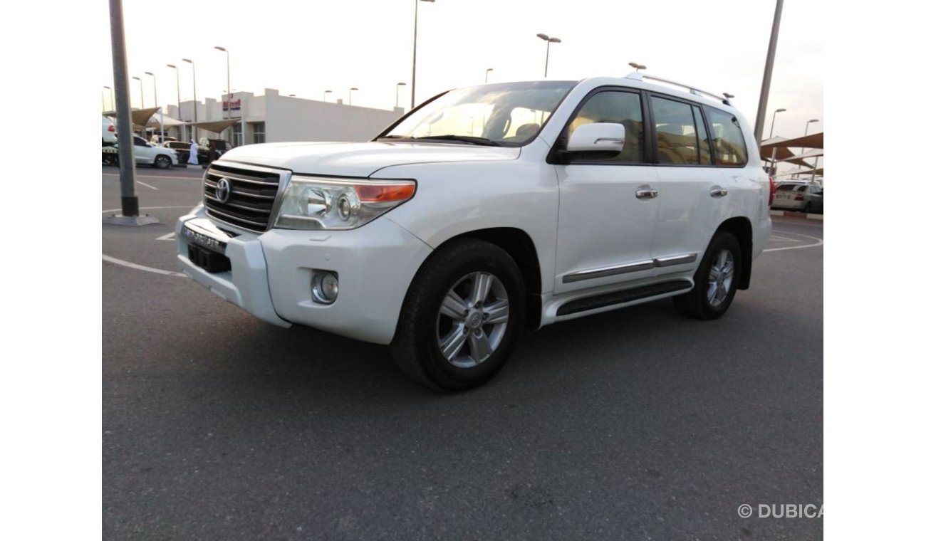 Toyota Land Cruiser 2013 gcc v6 very celen car for sale