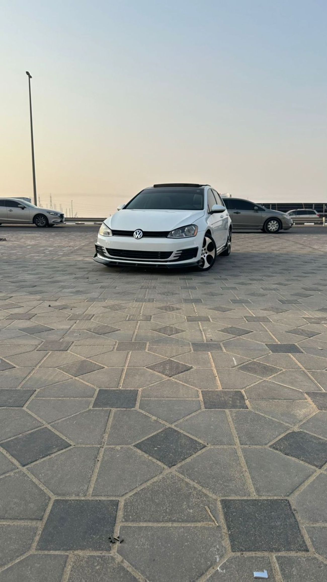 Volkswagen Golf R 2.0L (290 HP)