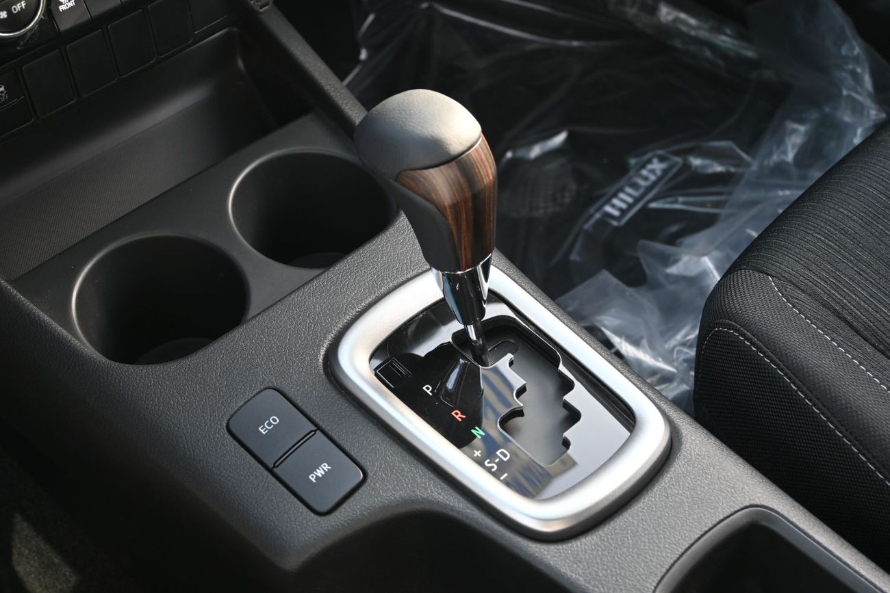 تويوتا هيلوكس Toyota Hilux SR5 2.7L Automatic, Petrol, 4WD, Pickup