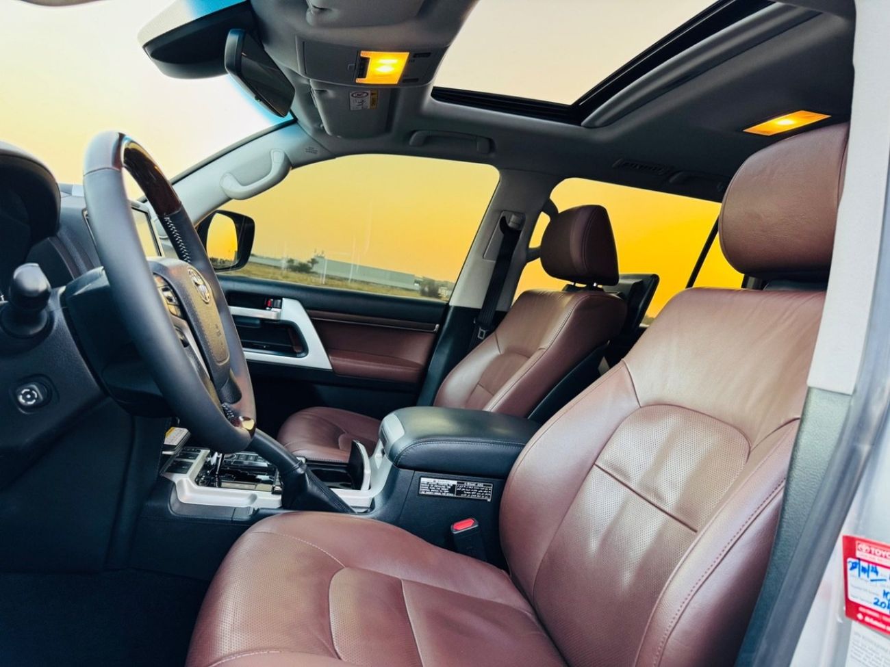 Toyota Land Cruiser VXR 5.7L 4WD