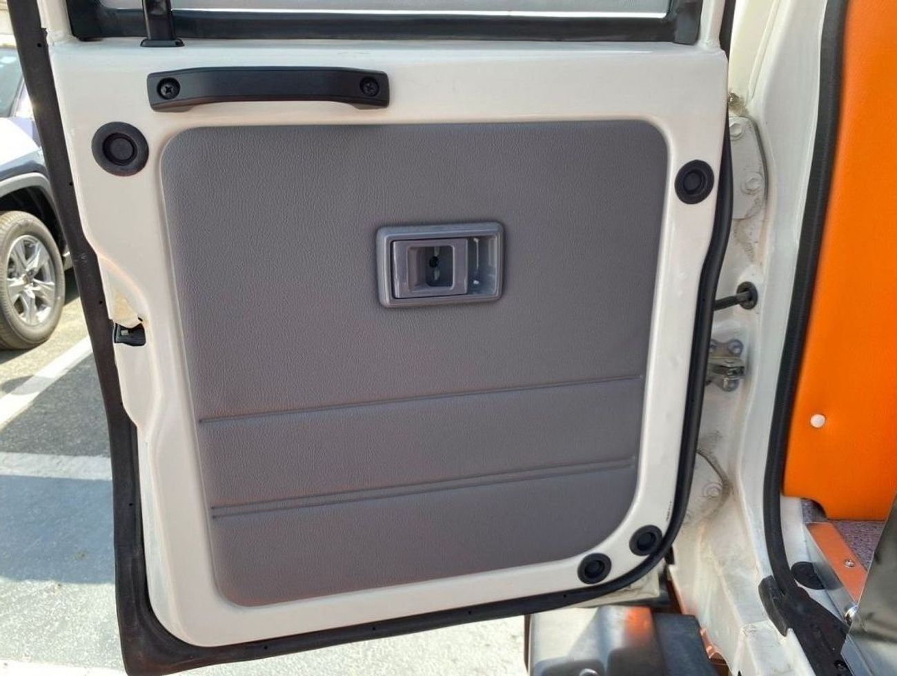 Toyota Land Cruiser 70 TOYOTA LAND CRUISER LC78  AMBULANCE 4.2L DIESEL 6 CYLINDER M/T