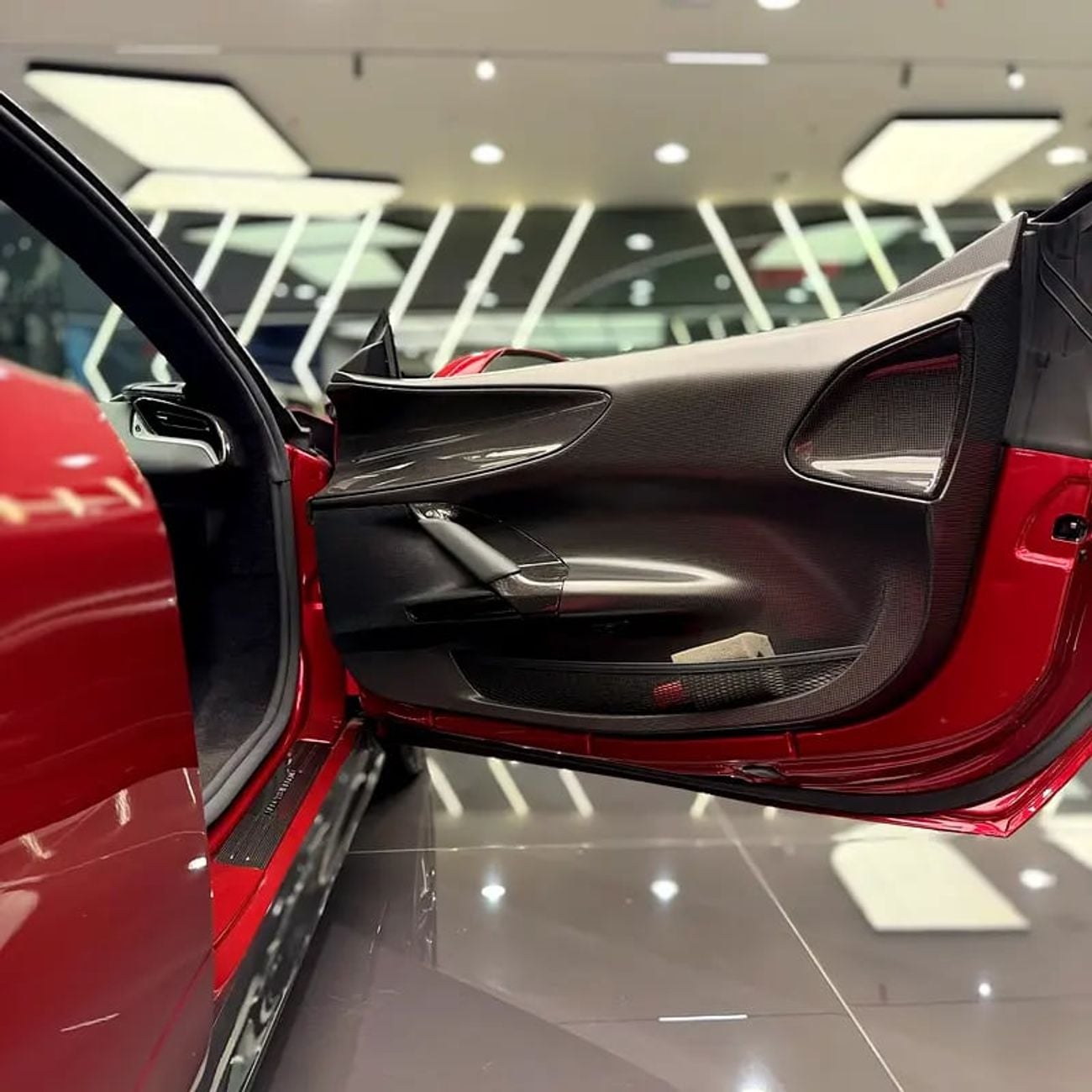 فيراري SF90 ستراديل SF90 ASSETO FIORANO BRAND