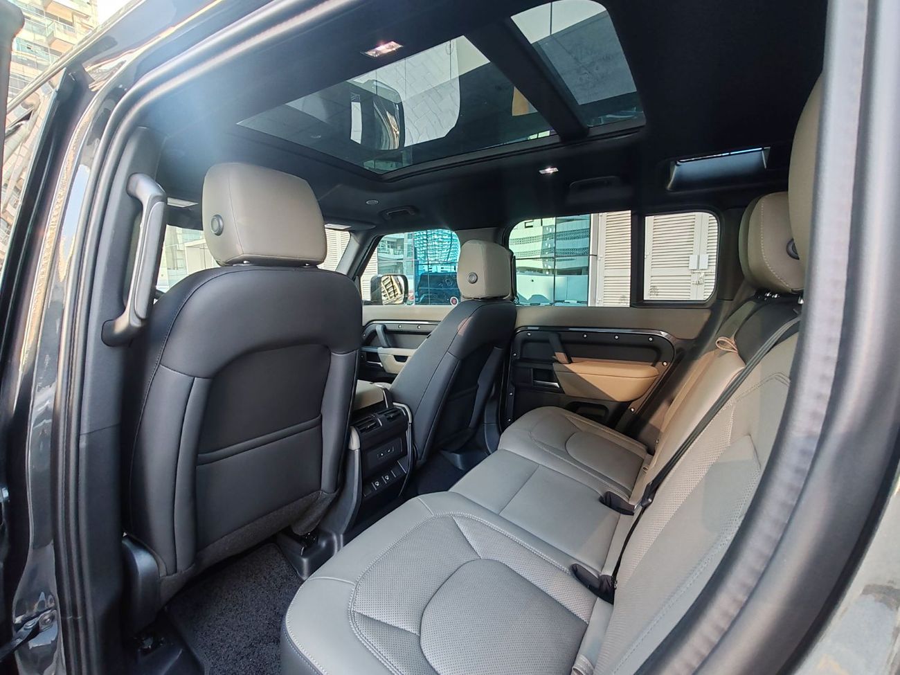 لاند روفر ديفندر P400 110 SE 3.0L (5 Seater)