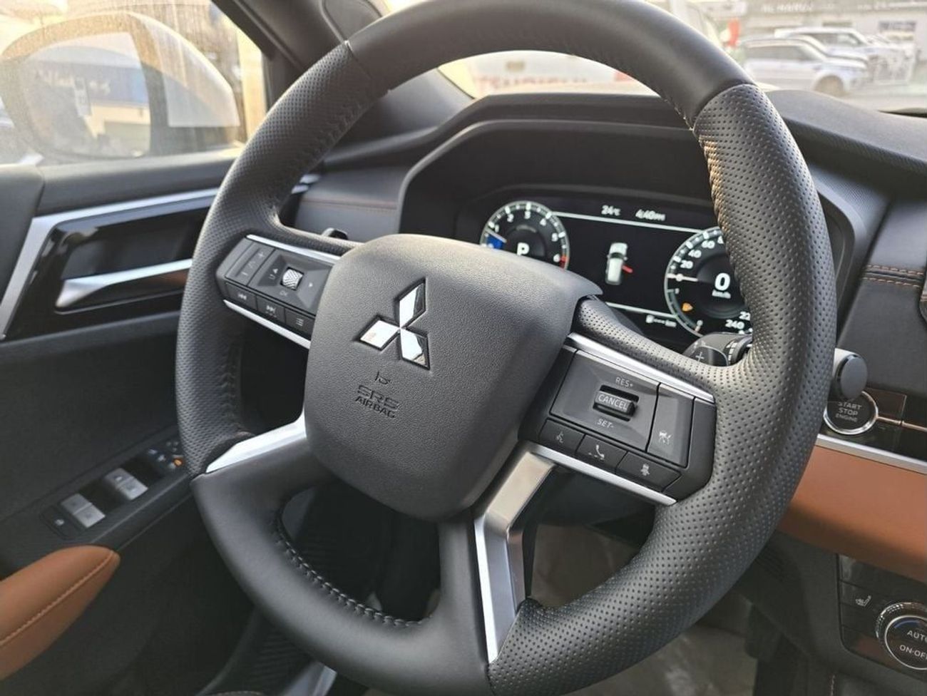 Mitsubishi Outlander Premium Edition 2.5L FULL Option with HUD * EXPORT OFFER*