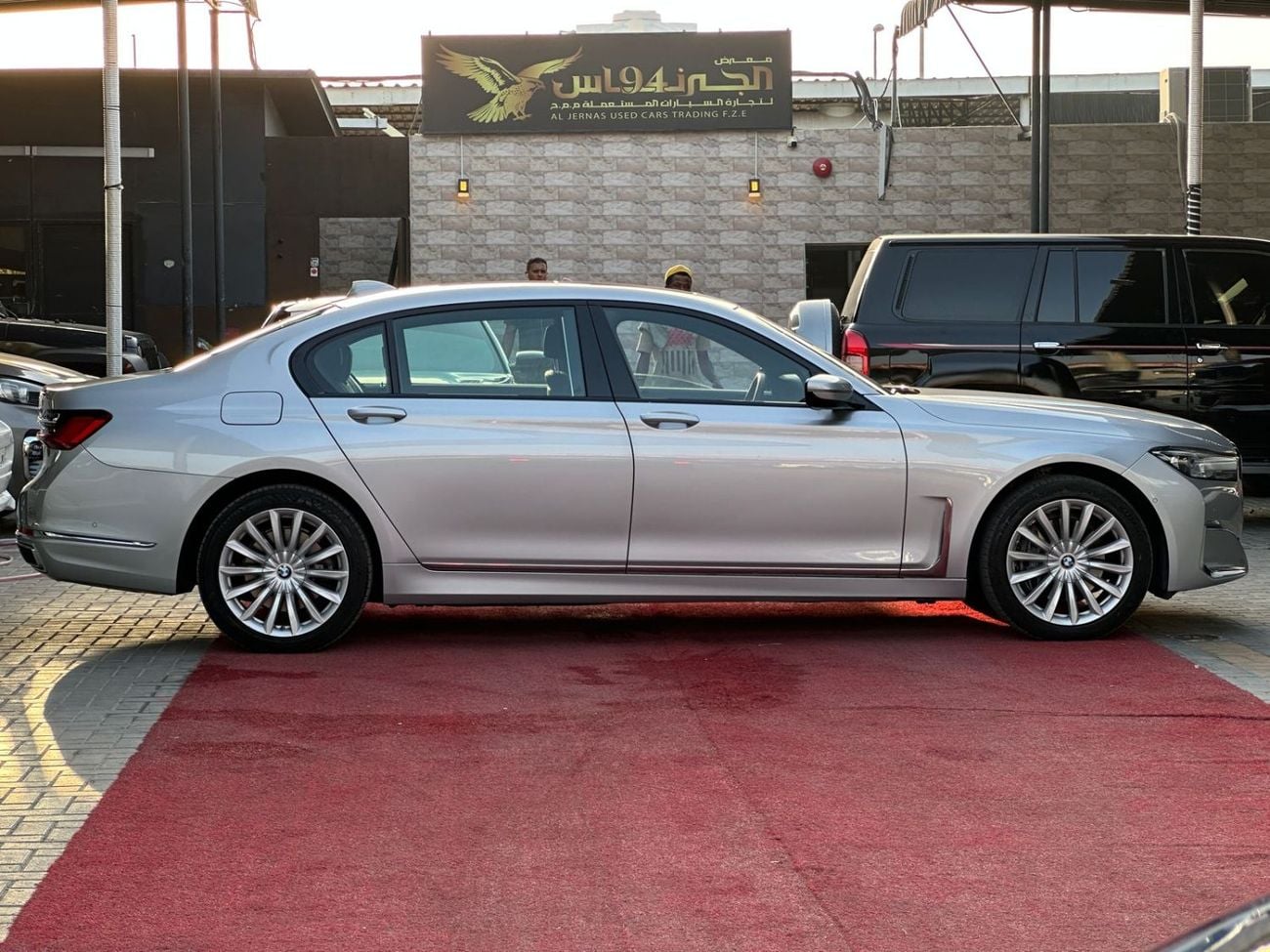 بي أم دبليو 740Li 3.0 لتر TwinPower Turbo - عدد 6 سلندر ناقل الحركة: أوتوماتيك من 8 سرعات (Steptronic)