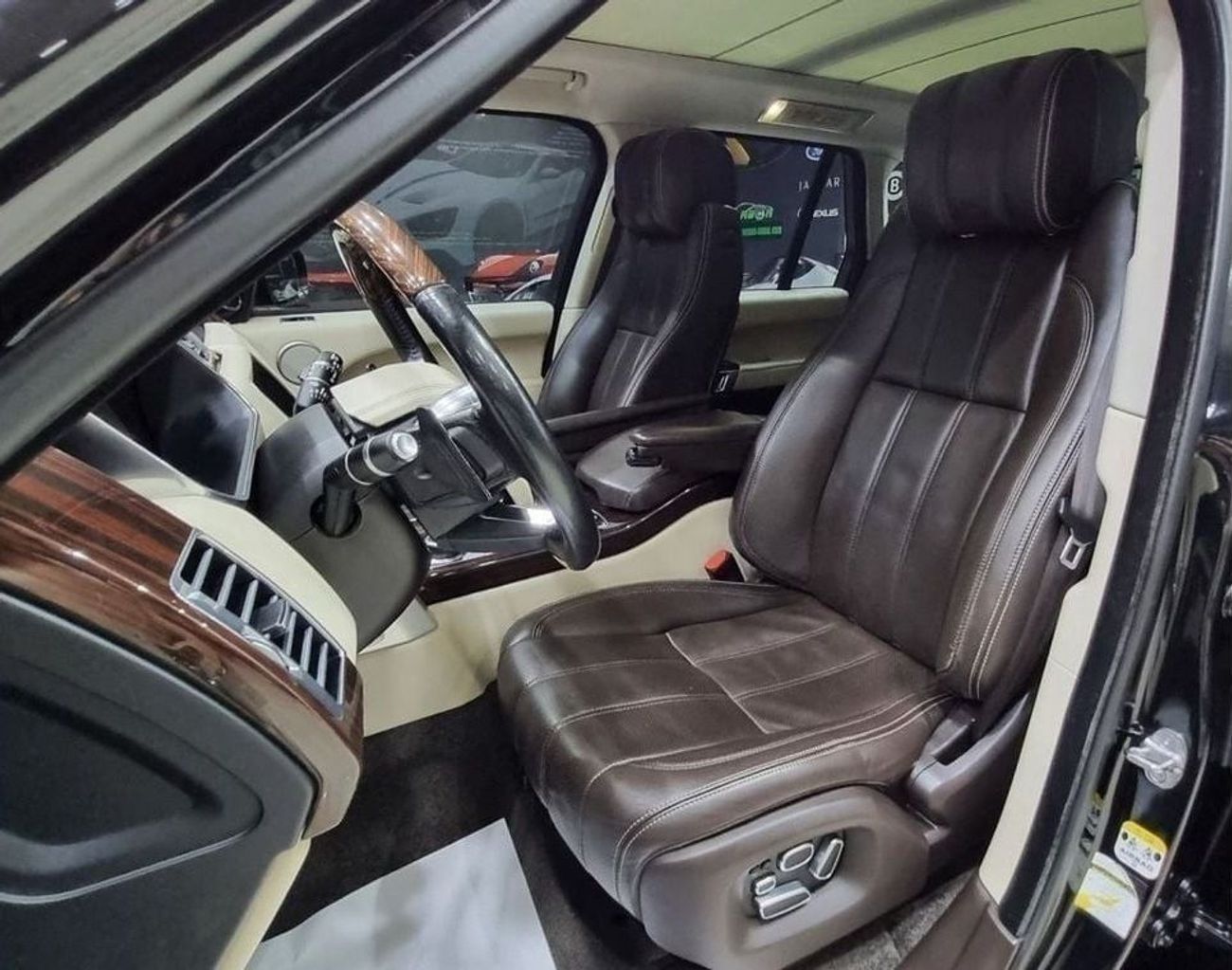 لاند روفر رينج روفر SUMMER  PROMOTION RANGE ROVER VOGUE SE SUPERCHARGED 2013 GCC IN PERFECT CONDITION FOR 69K