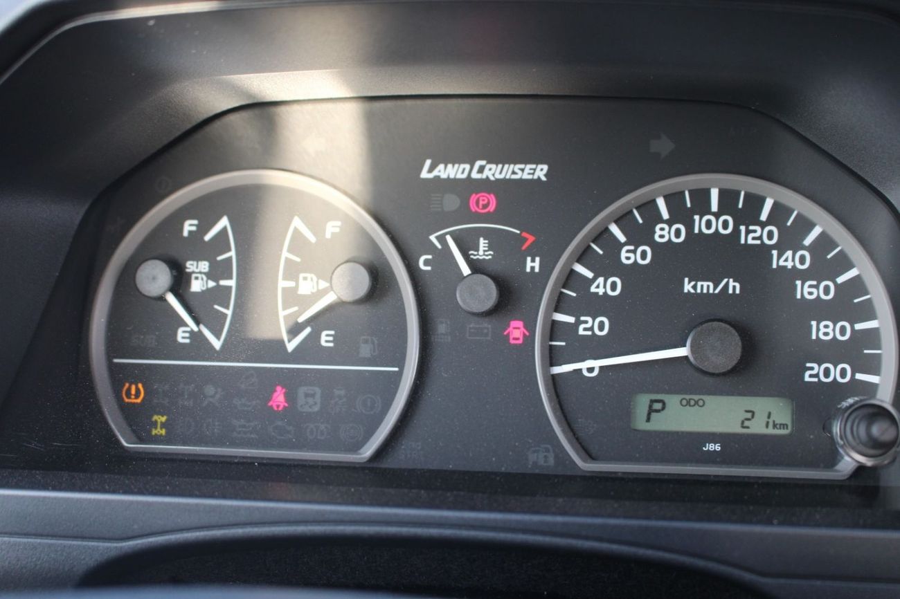 Toyota Land Cruiser Pick Up TOYOTA LANDCRUISER 79 2.8L DIESEL SINGLE CAB 4WD DL-E - AUTO