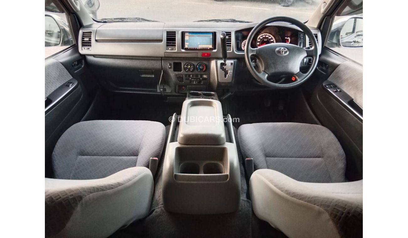 Toyota Hiace TOYOTA HIACE VAN RIGHT HAND DRIVE (PM1616)
