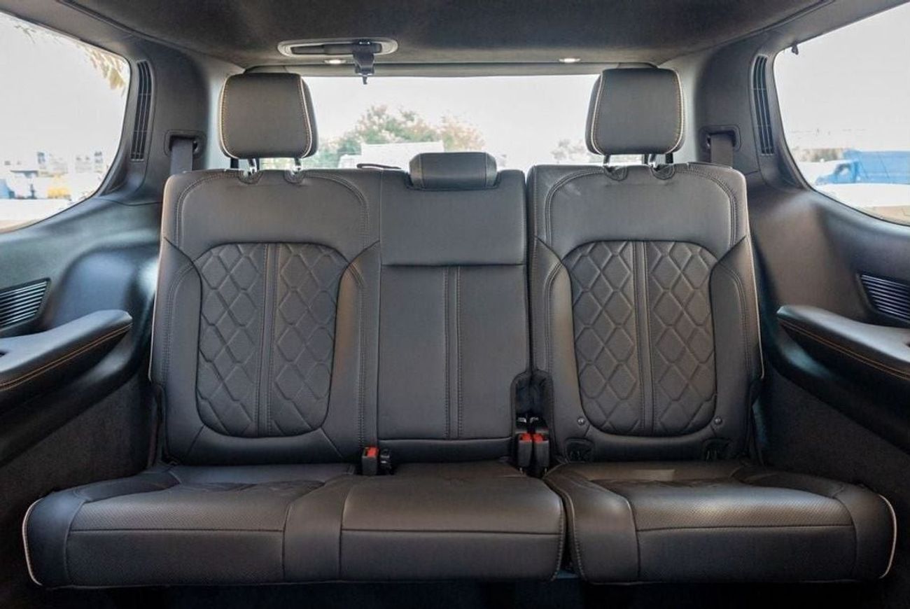 Jeep Grand Wagoneer Series III 3.0T Jeep Grand Wagoneer Series III 2023 GCC under Agency Warranty with Flexible Down-Pay