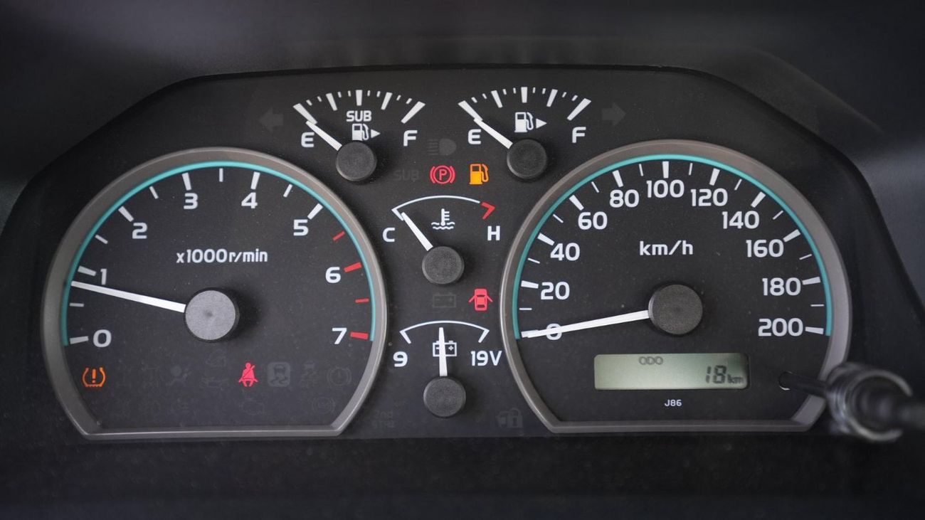 تويوتا لاند كروزر بيك آب TOYOTA LAND CRUISER 79 SINGLE CAB PICKUP PETROL 4.0L V6 4WD MT MODEL 2025 40TH ANNIVERSARY FULL OPTI