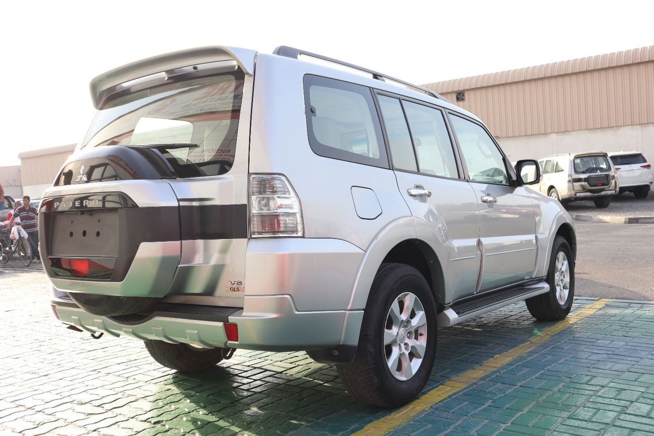 Mitsubishi Pajero GLS M/L DIAMOND GLS Mid 3.5L (189 HP) (7 Seater)