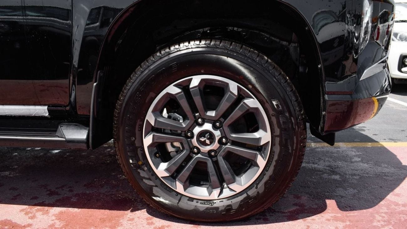 Mitsubishi L200 Mitsubishi L200 SPORTERO DIESEL - 2.4L - DOUBLE CABIN - 4X4 - A/T - POWER LOCKS AND POWER WINDOWS