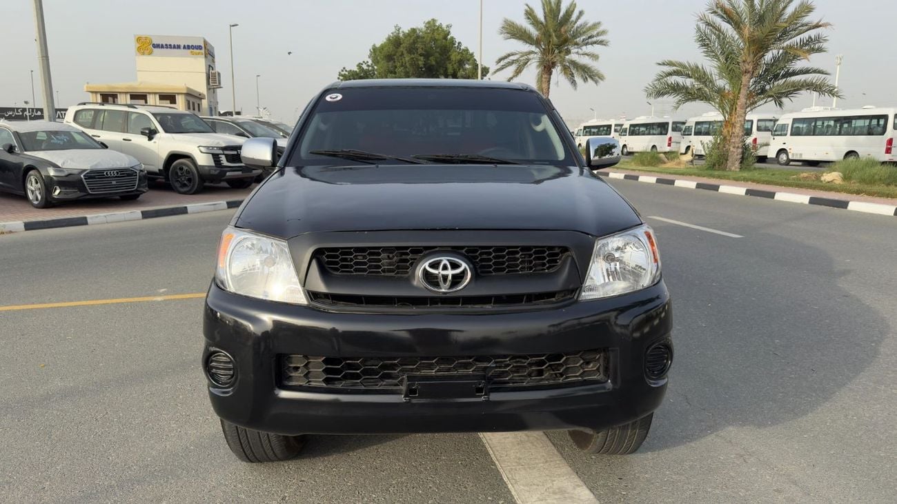 Toyota Hilux DOUBLE CABIN | PREMIUM RED INTERIOR | MANUAL 2.5L DIESEL | MULTIMEDIA SCREEN | LHD | 2007